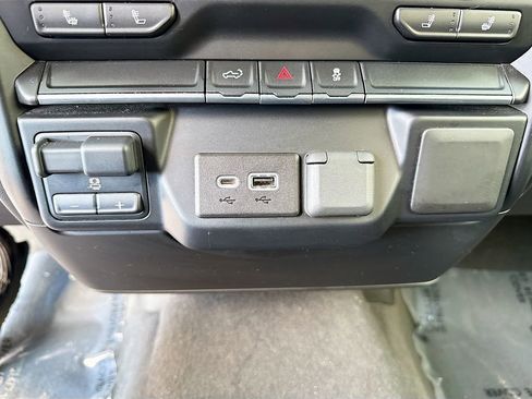 Used 2021 Chevrolet Silverado 2500 LT w/ Convenience Package image 28