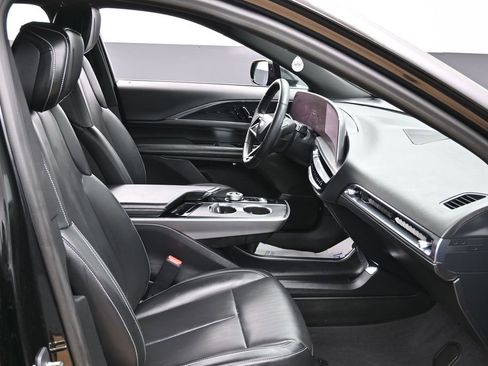 Used 2024 Cadillac Lyriq Sport AWD/4WD image 36