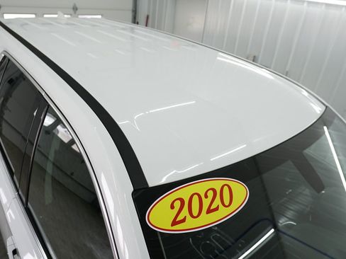 Used 2020 Chevrolet Traverse LS image 2