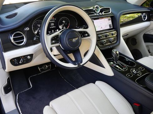 Used 2022 Bentley Bentayga AWD/4WD image 7