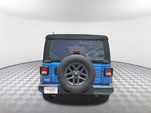 Used 2024 Jeep Wrangler Unlimited Sport AWD/4WD image 16