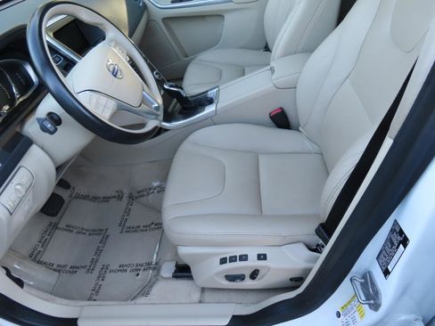 Used 2016 Volvo XC60 T5 Premier w/ Proximity Package AWD/4WD image 11