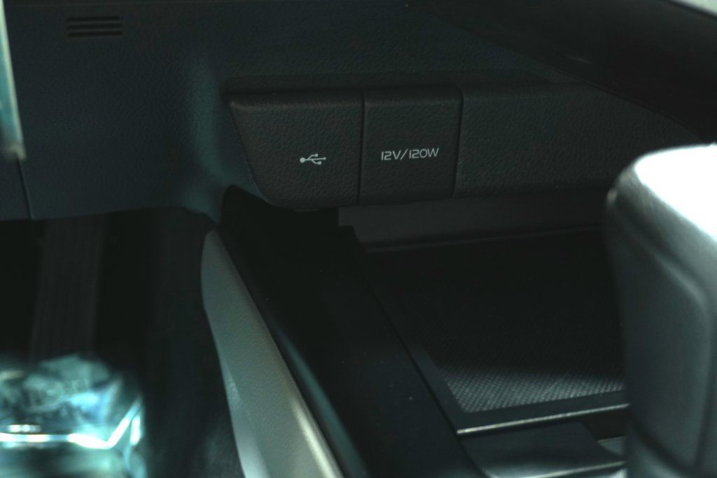 Used 2020 Toyota Camry LE FWD image 18