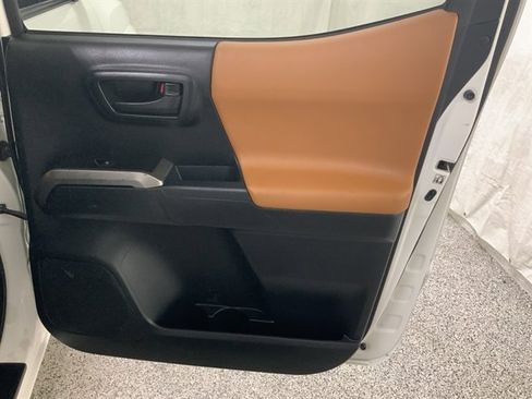 Used 2017 Toyota Tacoma SR5 image 20