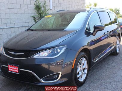Used 2019 Chrysler Pacifica Touring-L Plus w/ Tire & Wheel Group