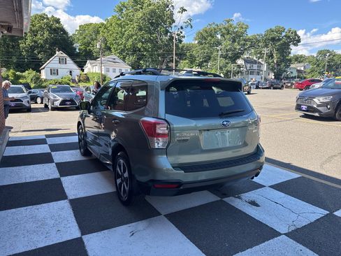 Used 2017 Subaru Forester 2.5i Premium AWD/4WD image 4