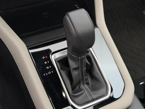 Certified 2025 Subaru Forester Premium image 18