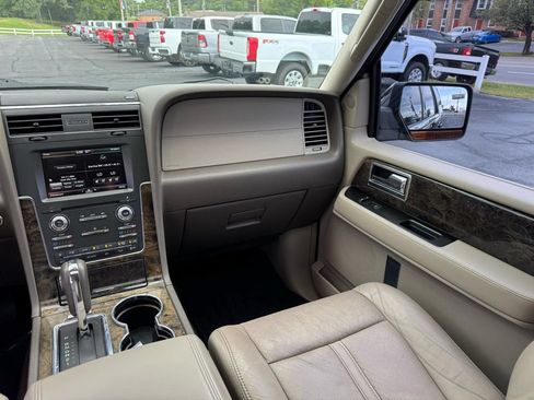 Used 2015 Lincoln Navigator 4WD image 23