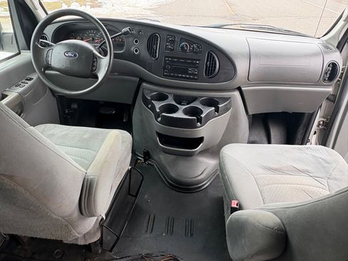 Used 2008 Ford E-350 and Econoline 350 Extended Wagon Super Duty image 10