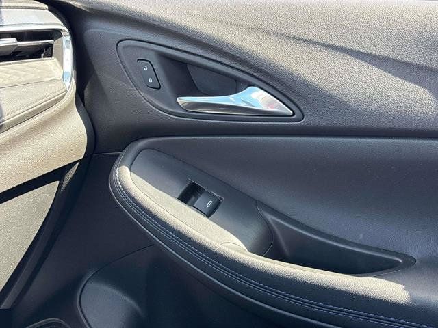 Used 2025 Buick Encore GX Sport Touring w/ Advanced Technology Package AWD/4WD image 23