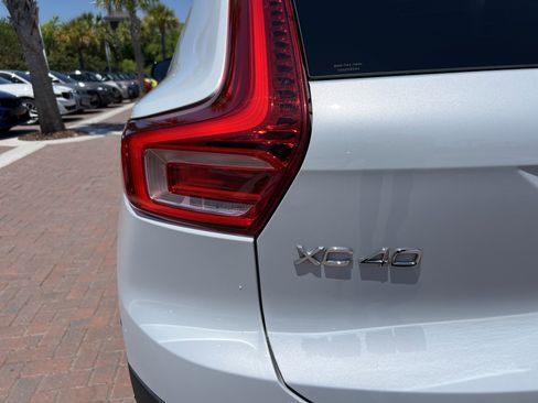Used 2022 Volvo XC40 T5 R-Design w/ Advanced Package AWD/4WD image 43