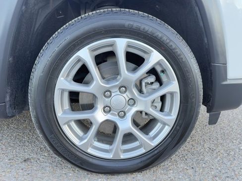 Used 2024 Jeep Compass Latitude w/ Sun and Sound Group image 30