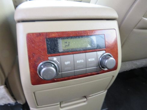 Used 2012 Toyota Highlander Limited w/ Tow Pkg FWD image 22