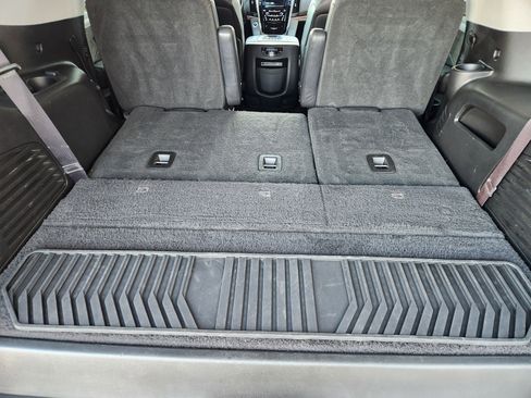 Used 2017 Cadillac Escalade Luxury image 33