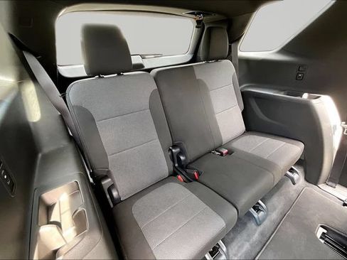 Used 2023 Chevrolet Traverse LT FWD image 18