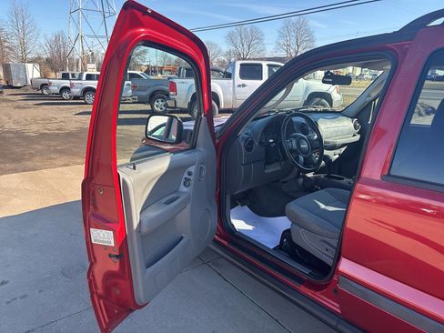 Used 2006 Jeep Liberty Sport AWD/4WD image 11