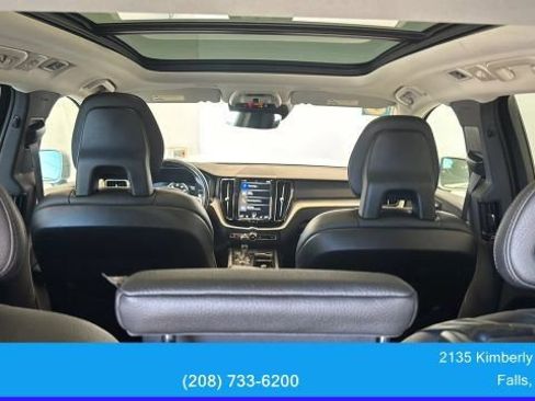 Used 2018 Volvo XC60 T6 Momentum w/ Vision Package AWD/4WD image 29