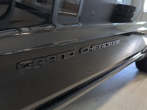 Used 2021 Jeep Grand Cherokee Altitude AWD/4WD image 10