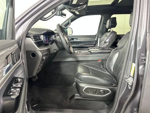 Used 2022 Jeep Wagoneer Series III w/ Premium Group I image 10