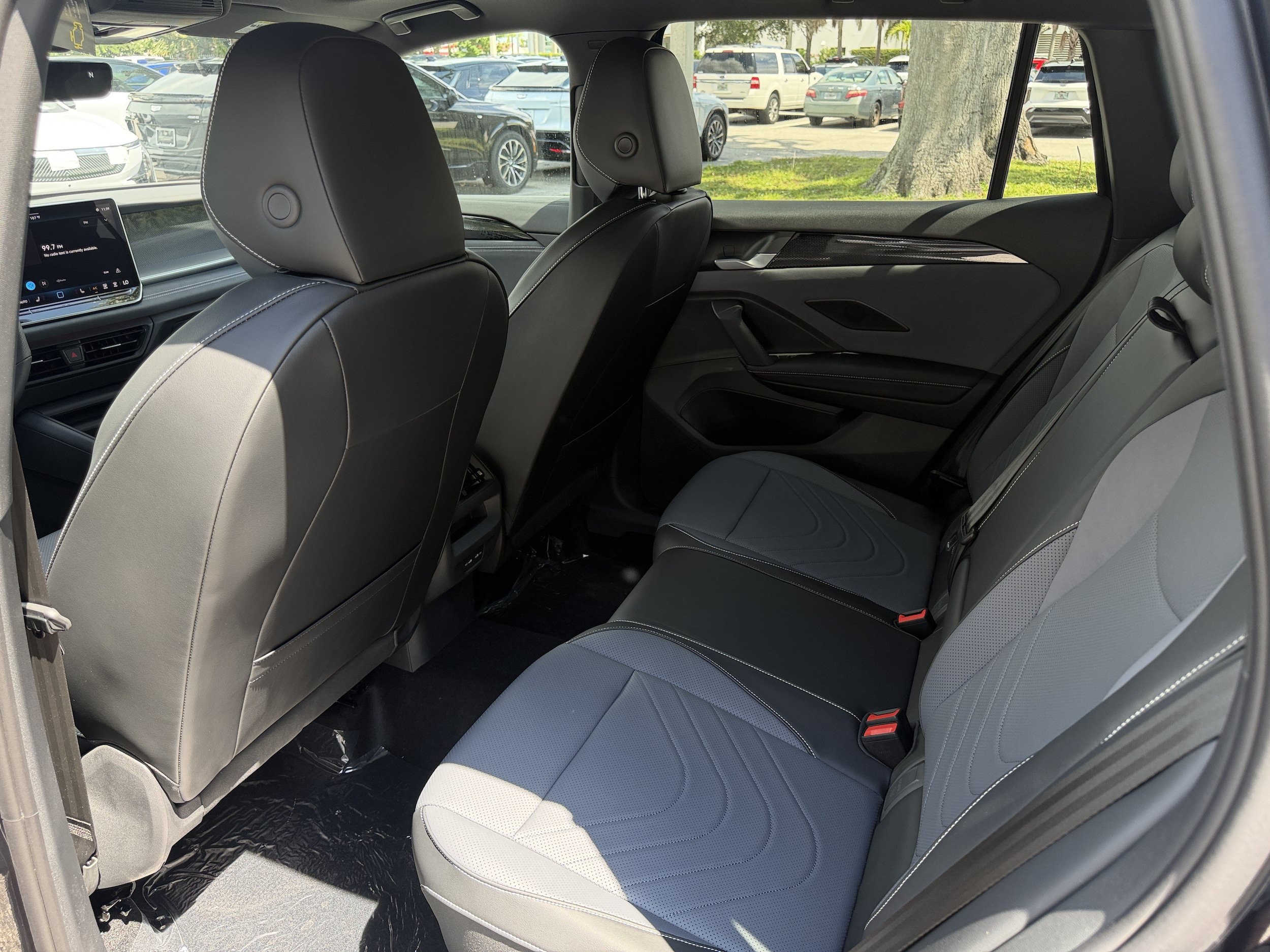 New 2026 Volkswagen Tiguan SE R-Line FWD image 18