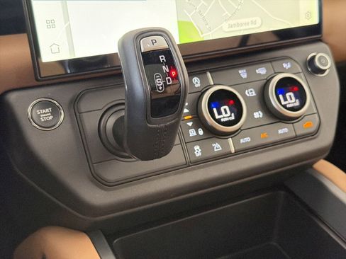 New 2026 Land Rover Defender 110 X-Dynamic SE image 18