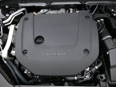 Used 2023 Volvo S90 B6 Plus image 36