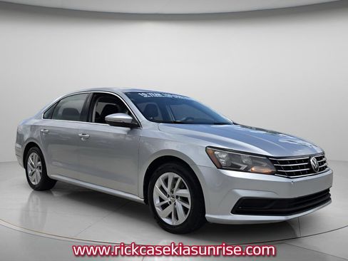 Used 2018 Volkswagen Passat 2.0T SE FWD image 9