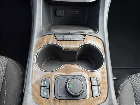 Used 2021 GMC Acadia SLE w/ Driver Convenience Package image 5