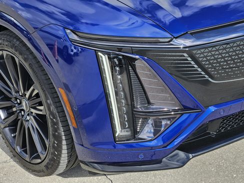 New 2026 Cadillac Lyriq V AWD/4WD image 9