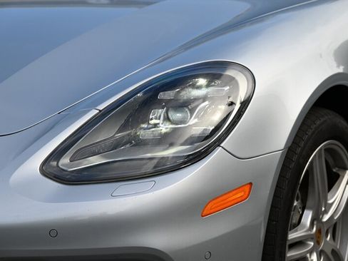 Used 2017 Porsche Panamera 4S w/ Premium Package Plus AWD/4WD image 9