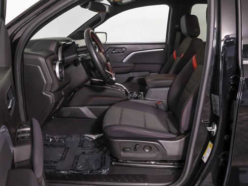 Used 2025 Chevrolet Colorado Z71 AWD/4WD image 6