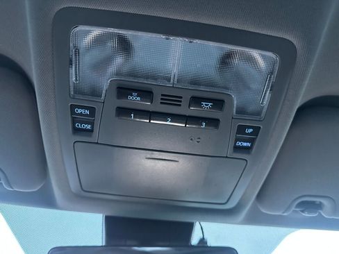 Used 2019 Toyota Highlander XLE image 23