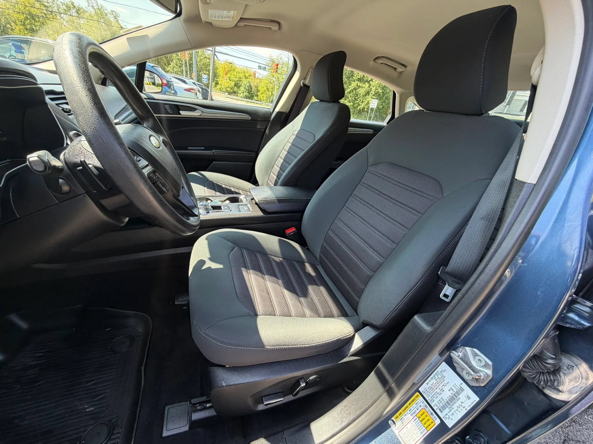 Used 2019 Ford Fusion SE FWD image 13