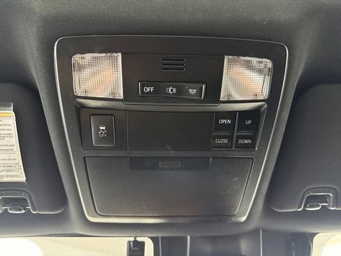 Used 2018 Toyota Tacoma TRD Sport AWD/4WD image 13