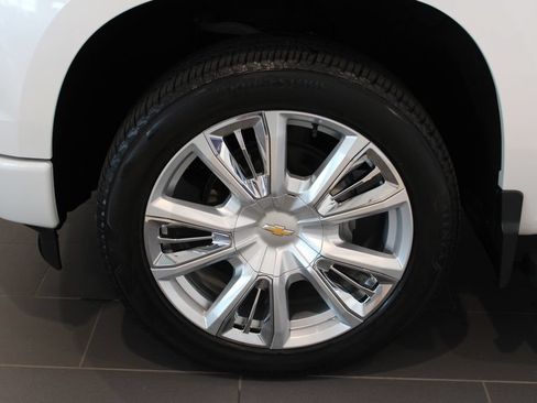 Used 2024 Chevrolet Silverado 1500 High Country w/ High Country Premium Package AWD/4WD image 30