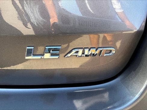 Used 2018 Toyota Highlander LE image 30