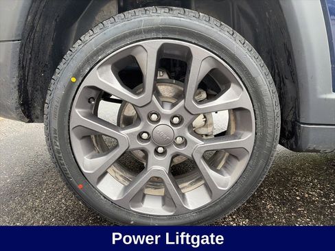 Used 2021 Jeep Compass Latitude w/ Sun and Sound Group AWD/4WD image 11