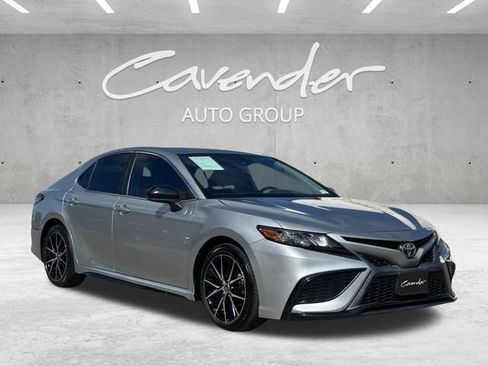 Used 2021 Toyota Camry SE FWD image 2