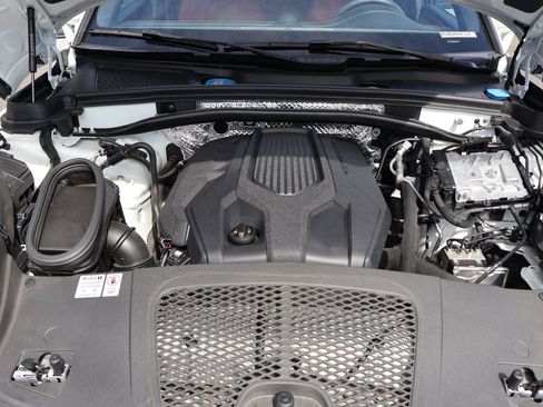 Used 2024 Porsche Macan AWD/4WD image 33