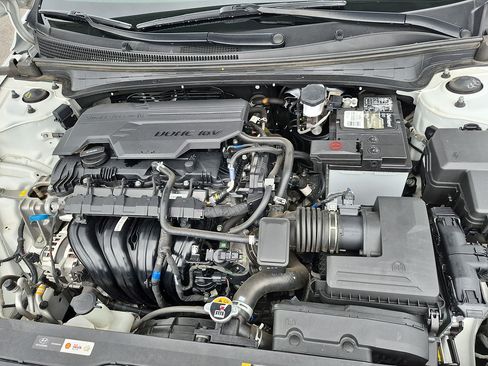 Used 2025 Hyundai Elantra SEL FWD image 37
