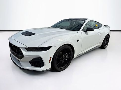 Used 2025 Ford Mustang GT Premium RWD image 3
