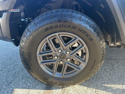 Used 2025 Jeep Wrangler Sport S image 31