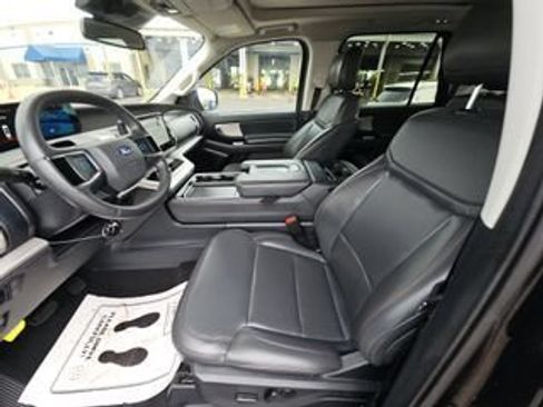 Used 2025 Ford Expedition Active RWD image 9