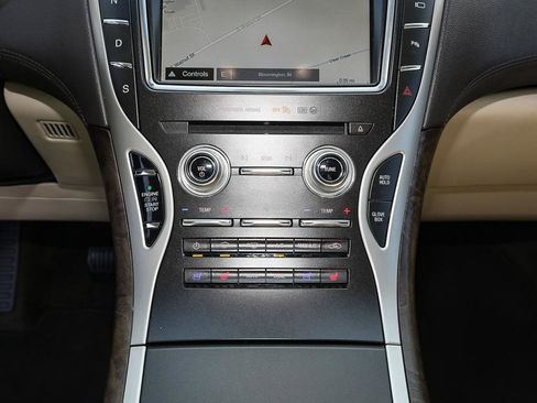 Used 2018 Lincoln MKX Reserve image 17