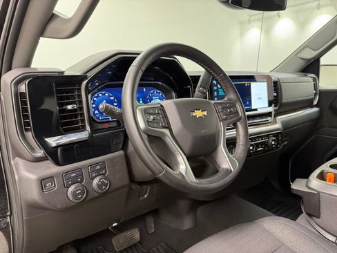 Used 2023 Chevrolet Silverado 1500 LT AWD/4WD image 18