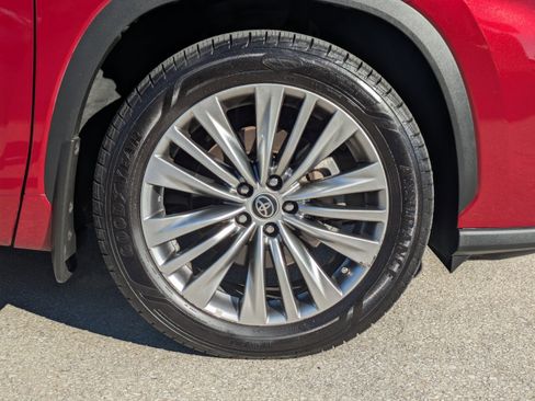 Used 2022 Toyota Highlander Platinum image 12