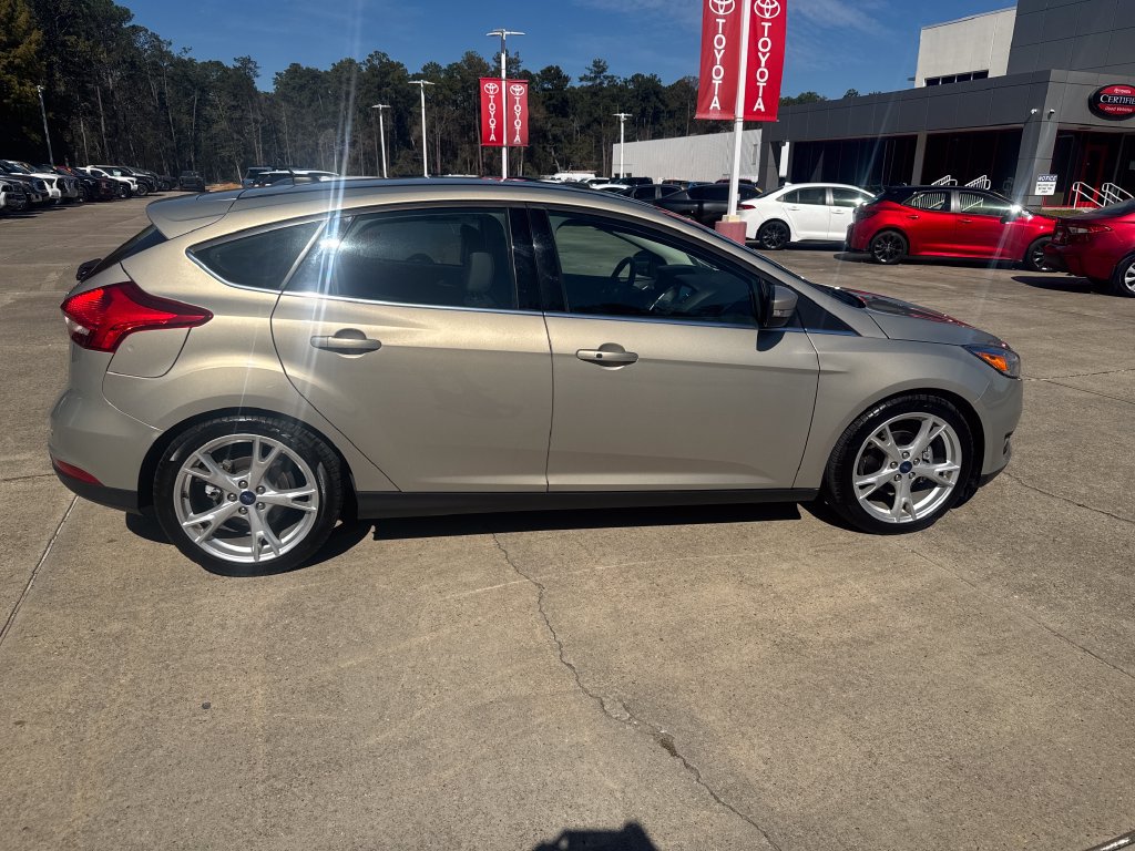 Used 2016 Ford Focus Titanium w/ Titanium Technology Package FWD image 8