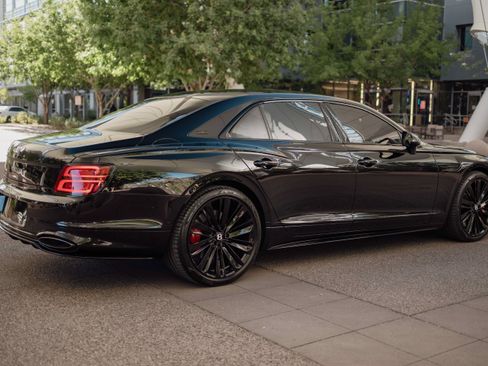 Used 2025 Bentley Flying Spur Plug-In Hybrid AWD/4WD image 7