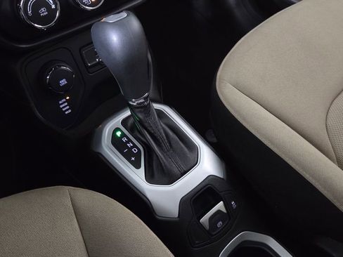 Used 2015 Jeep Renegade Latitude w/ Cold Weather Group AWD/4WD image 26
