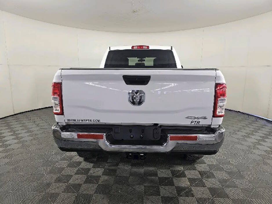 Used 2022 RAM 2500 Tradesman w/ Chrome Appearance Group AWD/4WD image 8